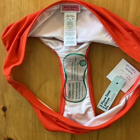 SALE! ♠️NWT: KATE SPADE✨ Ruffle Bandeau Bikini Set - Size Medium - Picture 10 of 15